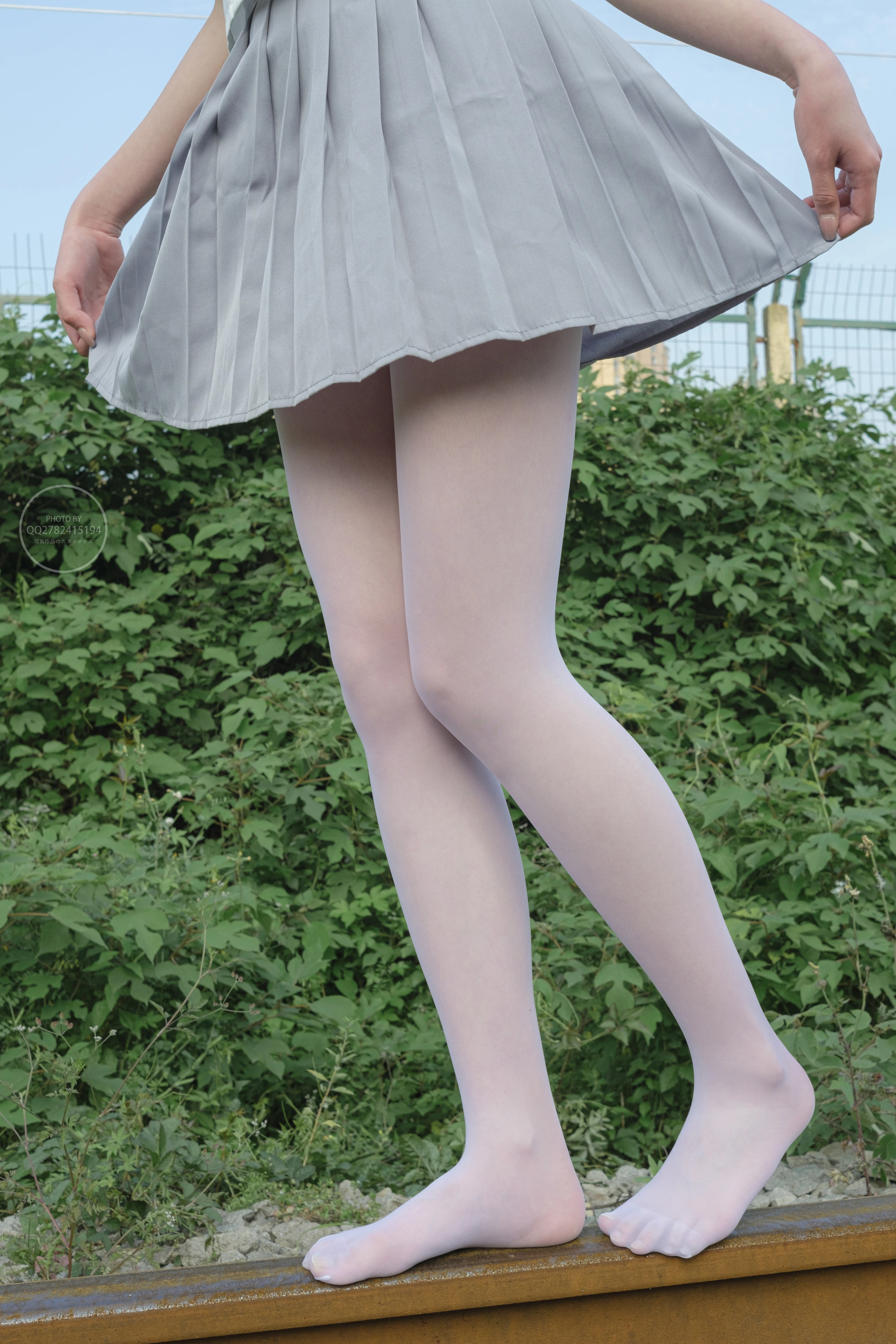 森萝财团 有料 NO.038 吸吸 铁轨边的JK白丝美少女 [60P]插图7